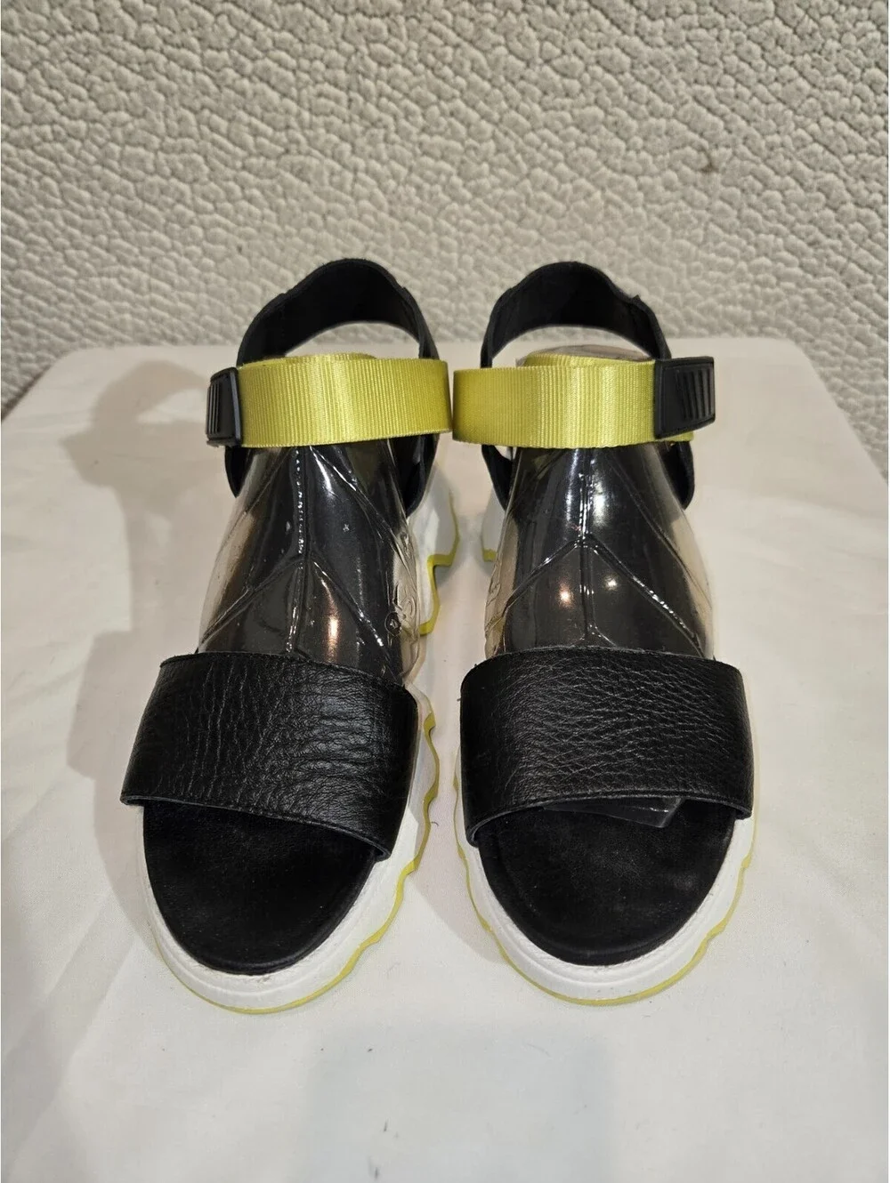 sorel sandals women 9 Kinetic Impact Y Strap Leather Upper Street Wear Beach...